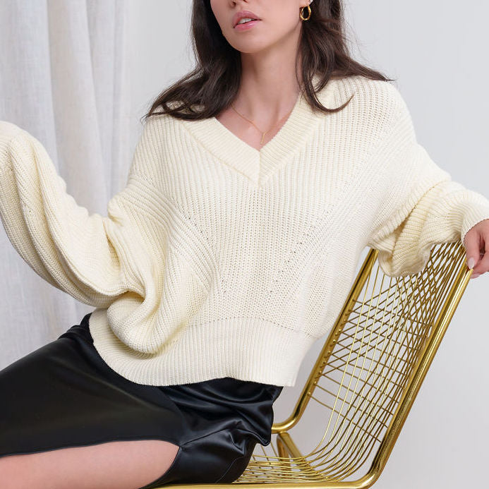 Heavy V-Neck Cropped Sweater In Cotton in Cream