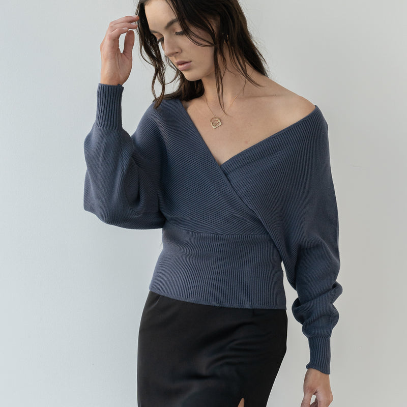 Heavy Crossover Sweater In Purl Knit in Dark Blue