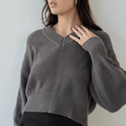 Heavy V-Neck Cropped Sweater In Cotton in Charcoal