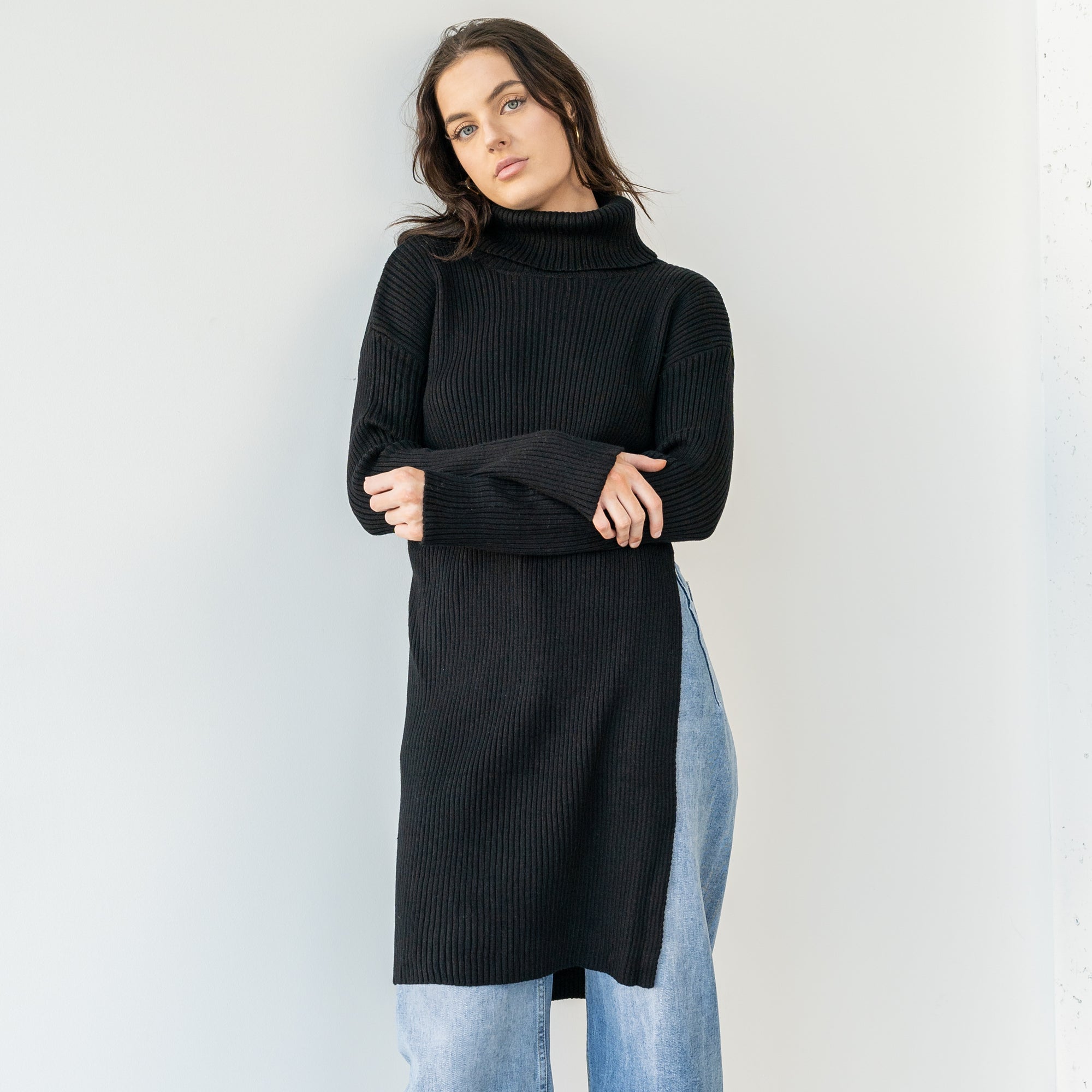 Heavy Ribbed Long Tunic With Slit in Black