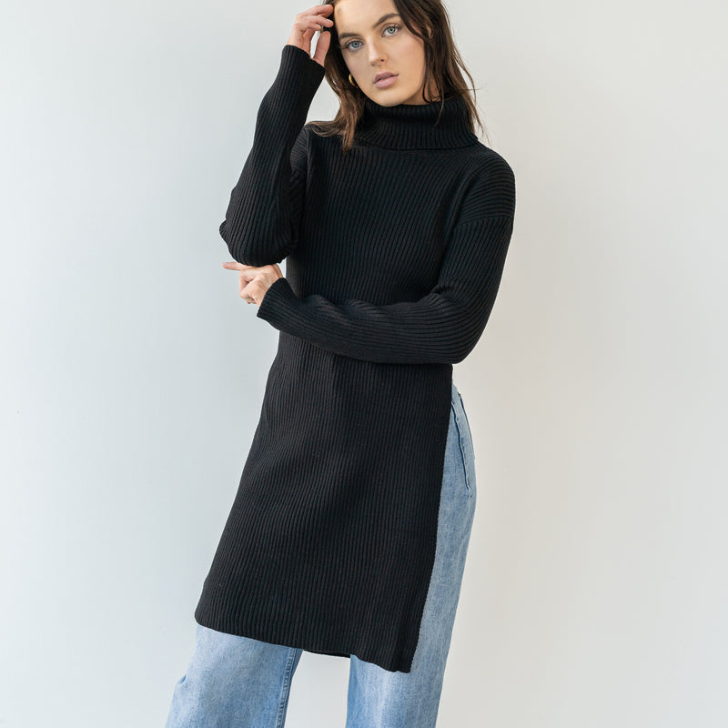 Heavy Ribbed Long Tunic With Slit in Black