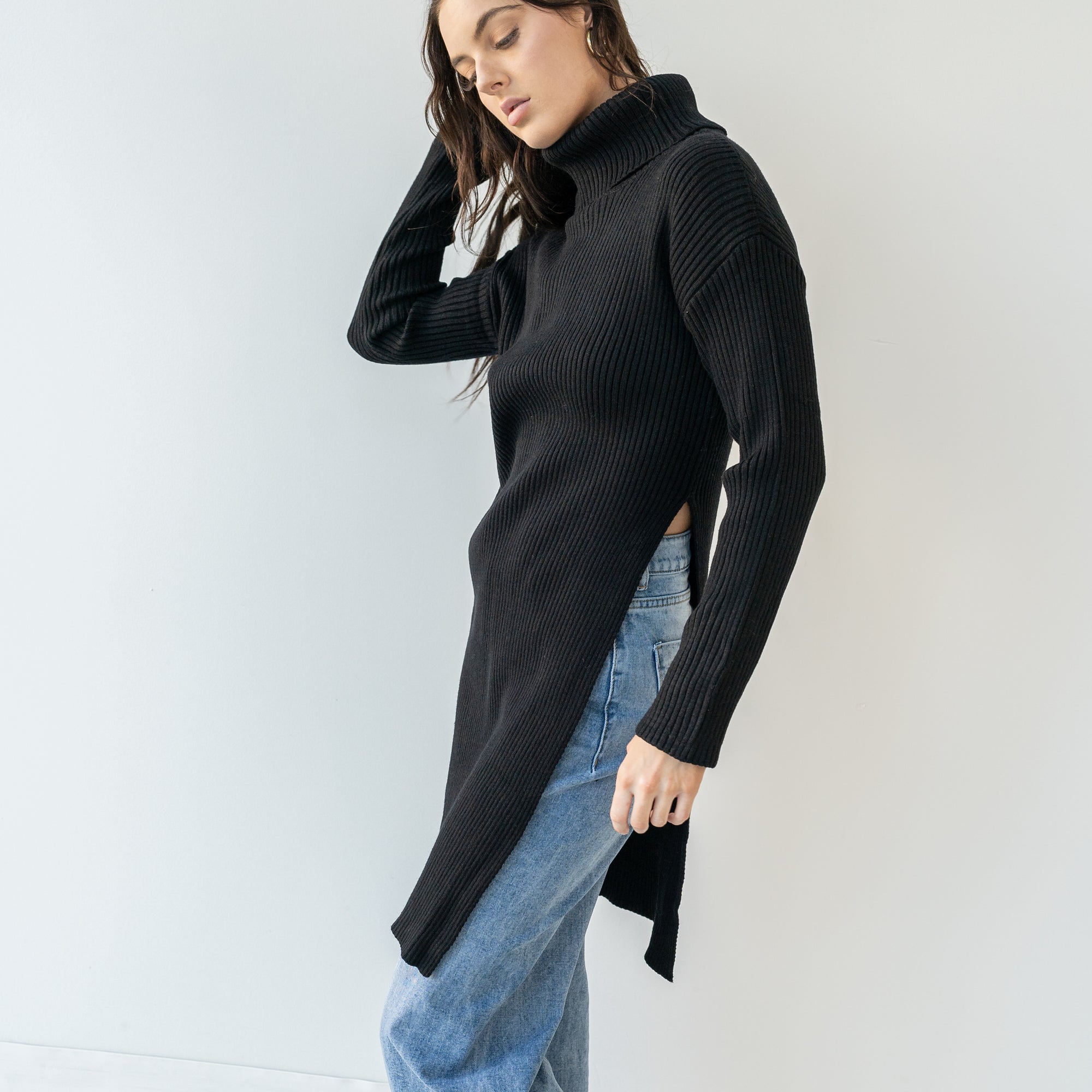 Heavy Ribbed Long Tunic With Slit in Black