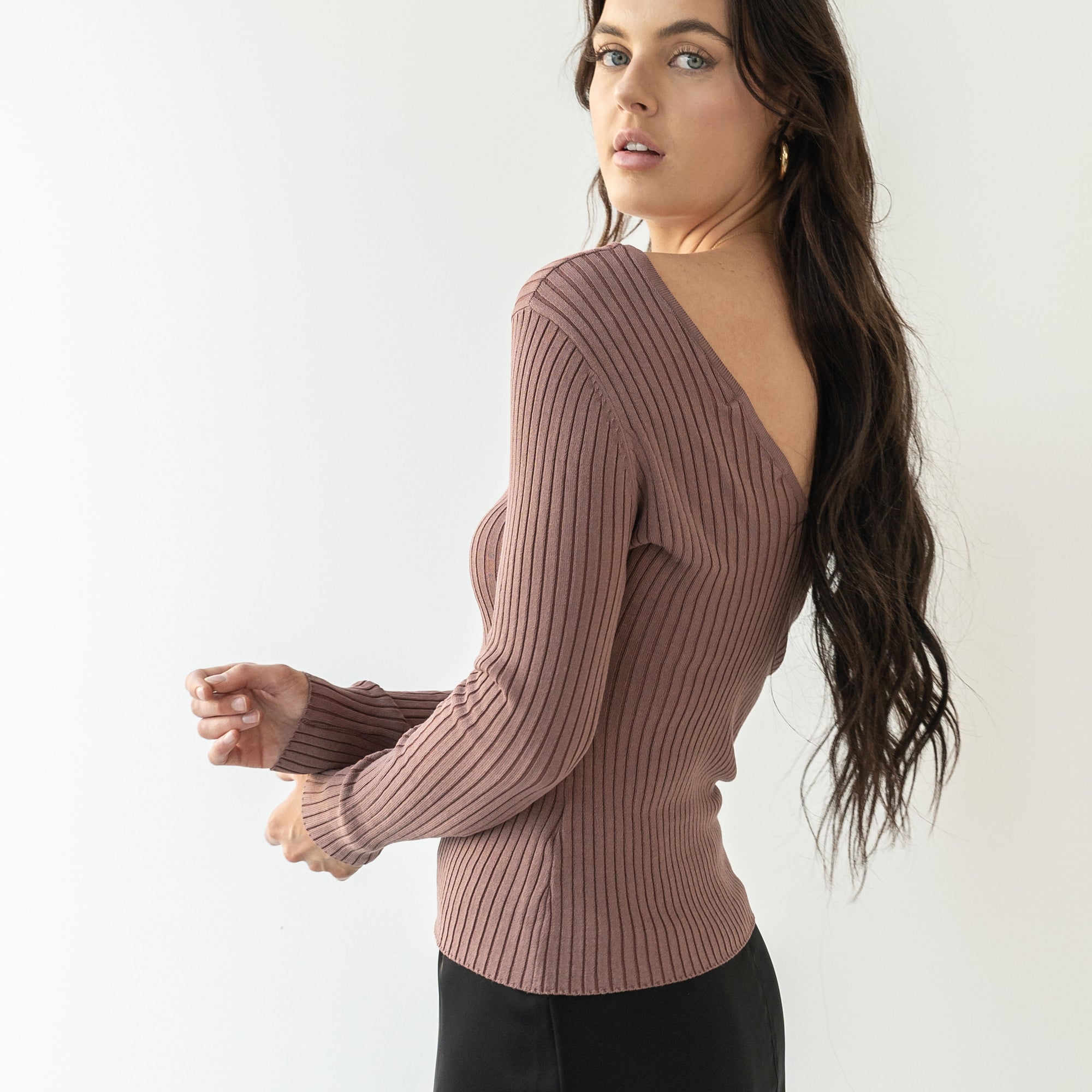 V Neck - Ribbed Basic Top in Mauve