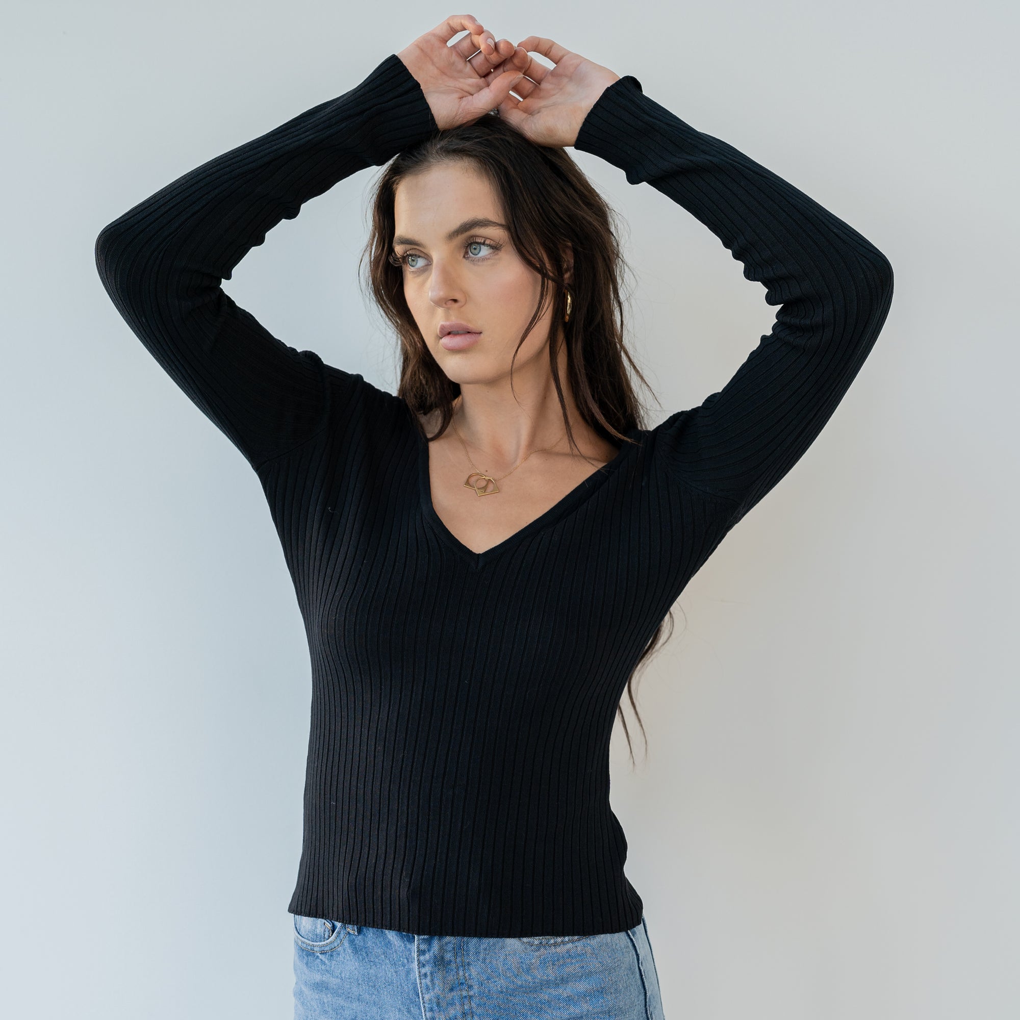 V Neck - Ribbed Basic Top in Black